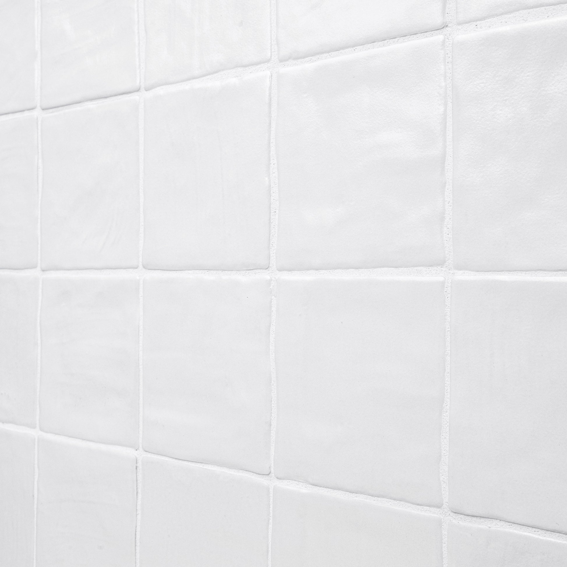 4x4 Zest Solid-Color Satin Wavy Ceramic Tile White